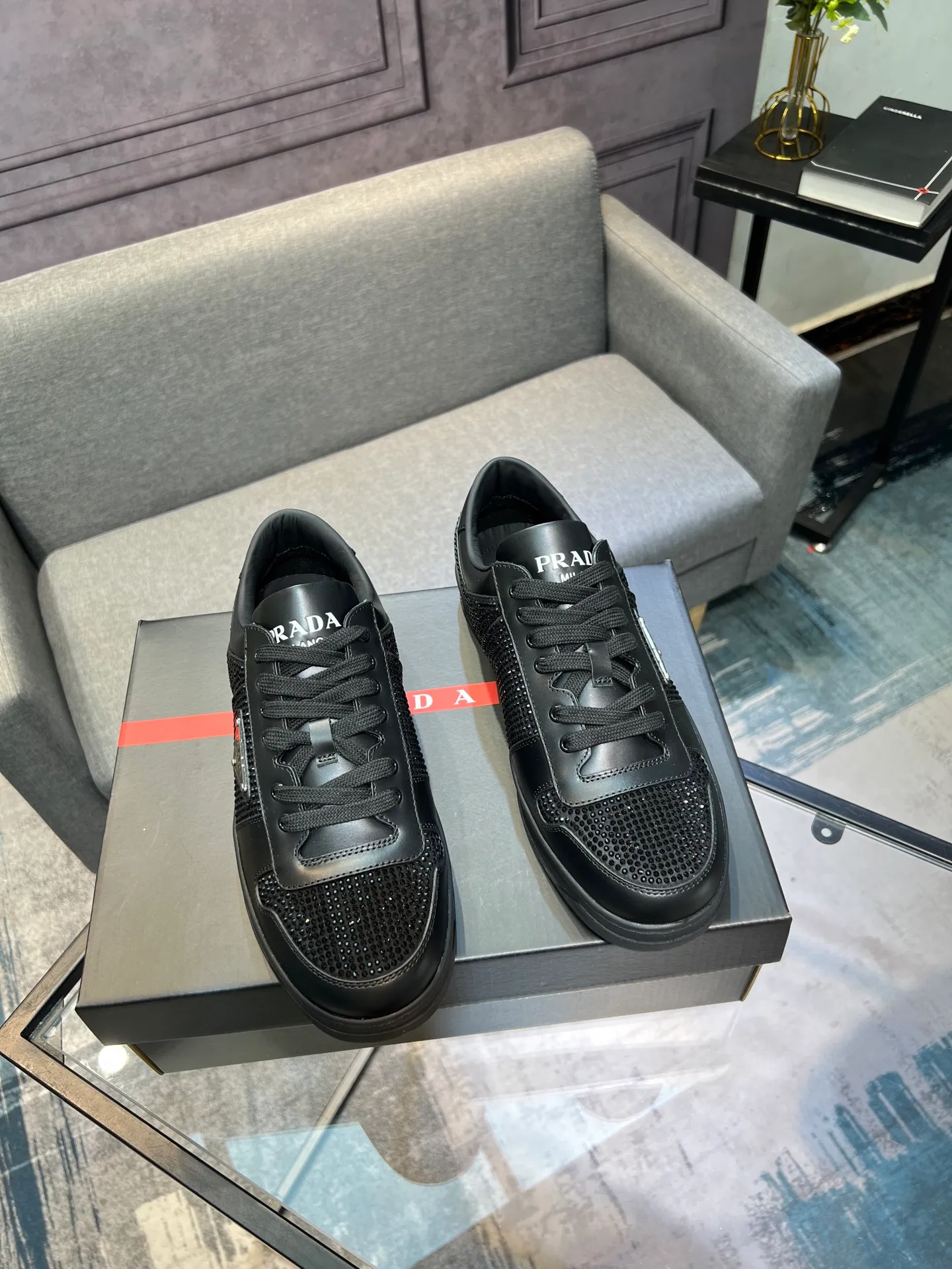 Men's shoes 💰660【PRADA】Prada ——High-end quality Original order ——Upper: 🔝Full calfskin, hot-drilling process, external seaming process of shoe collar, air-pressure brand logo on shoe body ——Inner lining: water-dyed cowhide ——Outsole: TPU molded outsole Super high quality control·Fine workmanship: highlighted (high-end·luxury·grade) -Size: 38-44 (45, 46, can be customized)